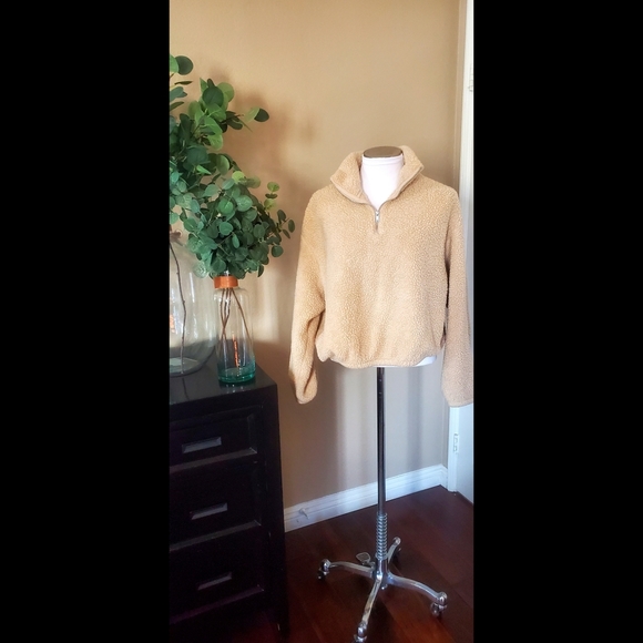 Cozy H&M Shearling-like half zip pullover - Picture 1 of 3